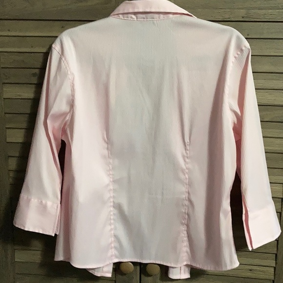 Women’s Fitted Blouse - Picture 4 of 5